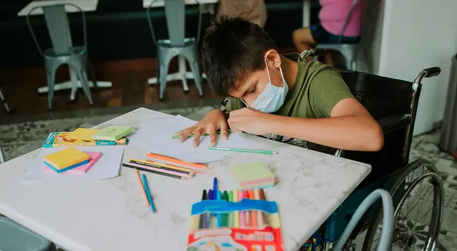 Con apoyo de atiende a familias, brindándoles hospedaje, alimentación, terapias y otros servicios. Con apoyo de atiende a familias, brindándoles hospedaje, alimentación, terapias y otros servicios.