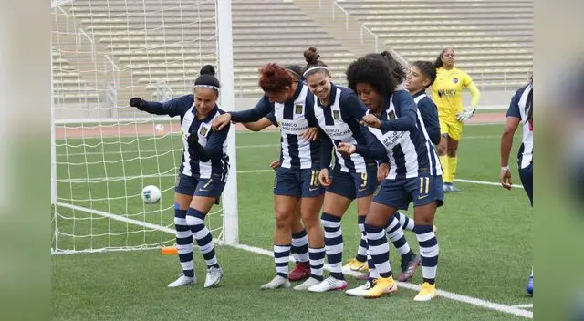 Festejo de las jugadoras de Alianza Lima por el gol de Sandy Dorador. Festejo de las jugadoras de Alianza Lima por el gol de Sandy Dorador.