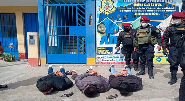 Terminaron reducidos en el piso frente a un colegio Terminaron reducidos en el piso frente a un colegio