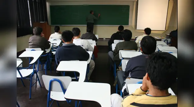 Alumnos están a la espera de volver a sus universidades. Alumnos están a la espera de volver a sus universidades.