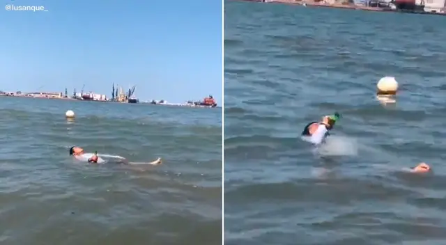 El hombre fue grabado mientras flotaba boca arriba en el mar. El hombre fue grabado mientras flotaba boca arriba en el mar.