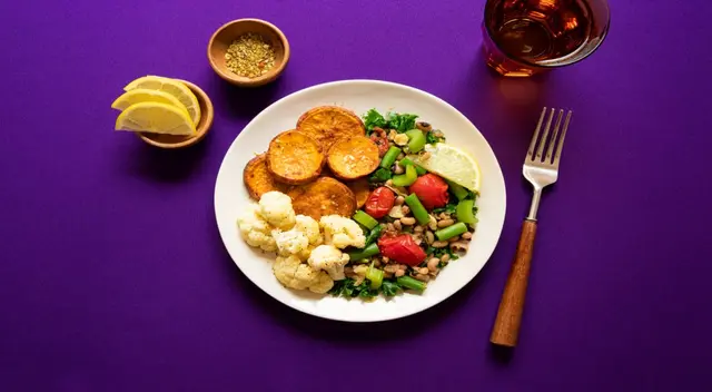 Cenar temprano y ligero ayuda a bajar de peso. Cenar temprano y ligero ayuda a bajar de peso.