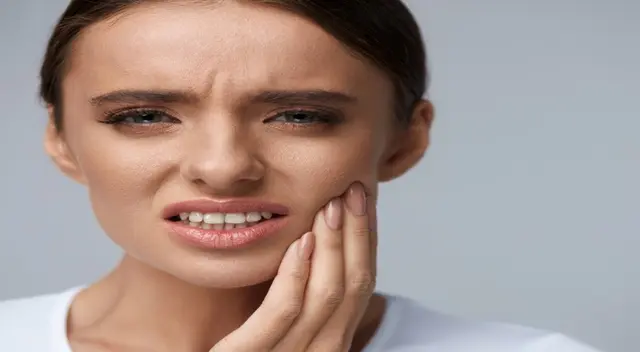 El bruxismo puede ser causado por el estrés y afectar la salud. El bruxismo puede ser causado por el estrés y afectar la salud.