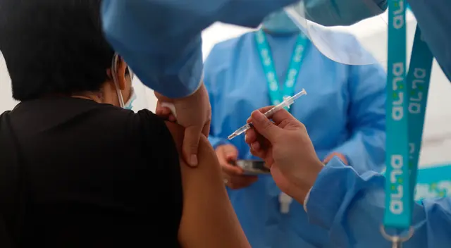 vacunación a mayores de 18 años iniciará este jueves 15 vacunación a mayores de 18 años iniciará este jueves 15