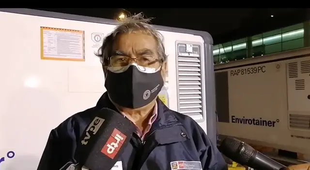 Ministro Óscar Ugarte recibió esta noche un cargamento de dosis de Sinopharm. Ministro Óscar Ugarte recibió esta noche un cargamento de dosis de Sinopharm.