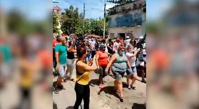 Los videos demuestran a los protestantes caminando, y montando bicicletas para pedir el fin de la dictadura de décadas.