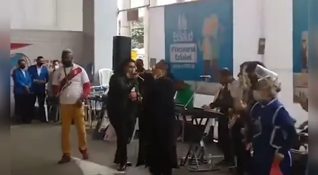 Los Mojarras cantaron en la Vacunatón.