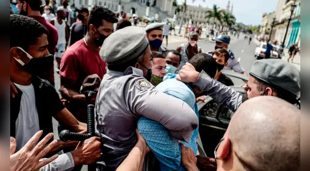 Rosa María Paya, del movimiento Cuba Decide, dijo que la represión policial ha empezado e incluso se habla de víctimas de disparos. Rosa María Paya, del movimiento Cuba Decide, dijo que la represión policial ha empezado e incluso se habla de víctimas de disparos.