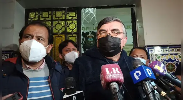 Alex Paredes aseguró que hay fracciones en el partido