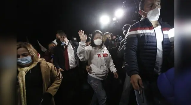 Keiko Fujimori continúa con los mítines en medio de la pandemia. Frente a sus simpatizantes, cantúa asegurando que hubo fraude en mesa. Foto: Antonio Melgarejo / La República Keiko Fujimori continúa con los mítines en medio de la pandemia. Frente a sus simpatizantes, cantúa asegurando que hubo fraude en mesa. Foto: Antonio Melgarejo / La República