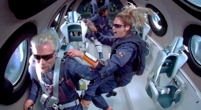 Richard Branson en el espacio. Richard Branson en el espacio.