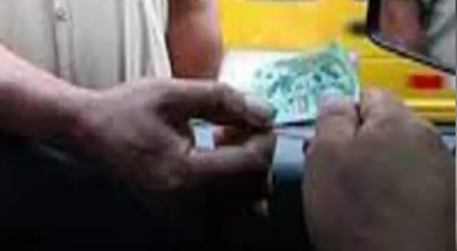 Condenan al chofer Jonathan Alvaro Mendieta Huayhuameza por intentar pagar una coima a un policía Condenan al chofer Jonathan Alvaro Mendieta Huayhuameza por intentar pagar una coima a un policía