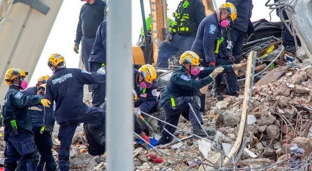 El condominio de 13 pisos se derrumbó alrededor de la 1:30 a.m. El condominio de 13 pisos se derrumbó alrededor de la 1:30 a.m.
