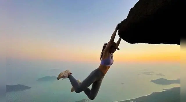 Influencer muere al intentar tomarse una ‘selfie’ en un acantilado.