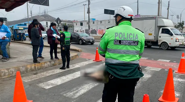 Anciano que iba manejando su bicicleta fue arrollado por un bus.