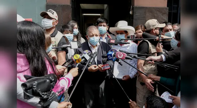 Excongresista fue hasta el hospedaje del virtual mandatario.