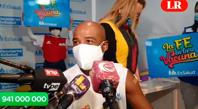 Cuto Guadalupe se encomendó a Dios luego de ser inoculado con la dosis Pfizer.