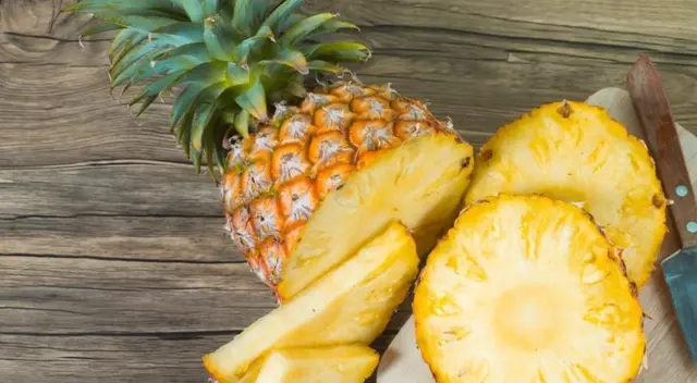 La piña ayuda a mejorar la digestión.