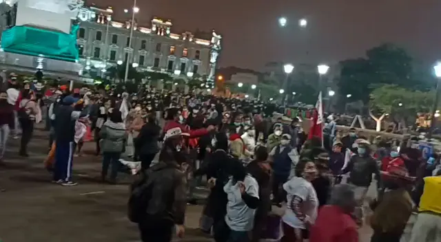 Realizan "bailatón" en Plaza San Martín a favor de Pedro Castillo Realizan "bailatón" en Plaza San Martín a favor de Pedro Castillo