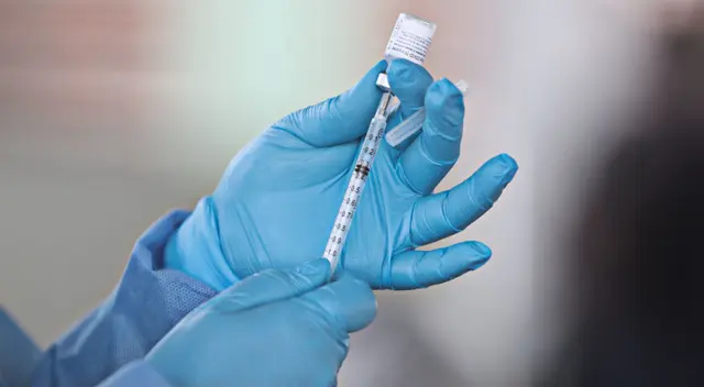 Liliana La Rosa rechazó los cuestionamientos a las vacunas adquiridas por el Gobierno peruano como la Pfizer, Sinopharm y AstraZeneca, ya que estas cuentan con un control de calidad antes de autorizarse su uso. Liliana La Rosa rechazó los cuestionamientos a las vacunas adquiridas por el Gobierno peruano como la Pfizer, Sinopharm y AstraZeneca, ya que estas cuentan con un control de calidad antes de autorizarse su uso.