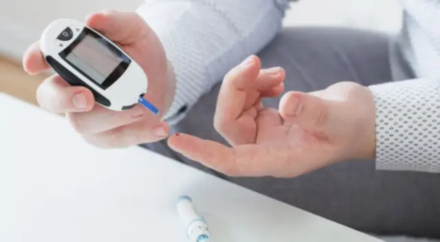 No tratar esta patología a tiempo puede llevar al paciente a desarrollar insuficiencia renal, sufrir un accidente cerebrovascular o un infarto. No tratar esta patología a tiempo puede llevar al paciente a desarrollar insuficiencia renal, sufrir un accidente cerebrovascular o un infarto.