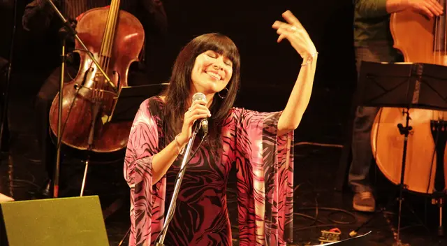 Celebra junto a los cantautores peruanos.