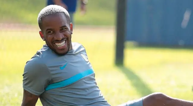 Jefferson Farfán alista los chimpunes para retornar al fútbol.