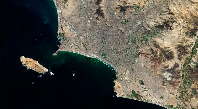 “Lima, el centro comercial e industrial del Perú, se encuentra en un terreno mayormente llano en la llanura costera peruana”, señaló la ESA. “Lima, el centro comercial e industrial del Perú, se encuentra en un terreno mayormente llano en la llanura costera peruana”, señaló la ESA.