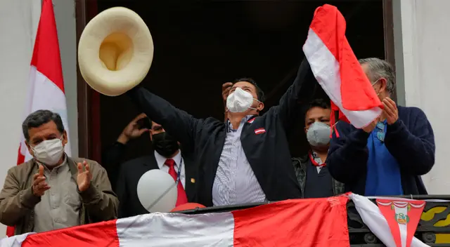 Pedro Castillo es proclamado presidente de Perú