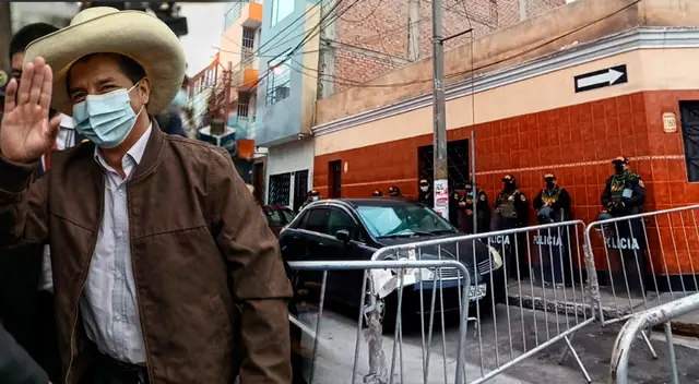 Local de Breña de Perú Libre está siendo resguardado por agentes de la PNP. Local de Breña de Perú Libre está siendo resguardado por agentes de la PNP.