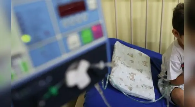 El menor fue diagnosticado con COVID-19 luego de realizarse una prueba rápida de antígenos.