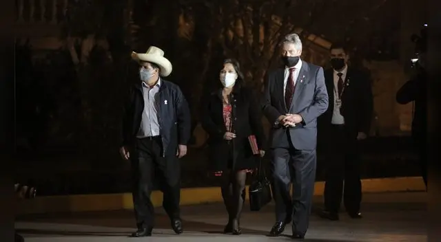 Pedro Castillo, Dina Boluarte y Francisco Sagasti salieron de Palacio de Gobierno al término de su reunión.