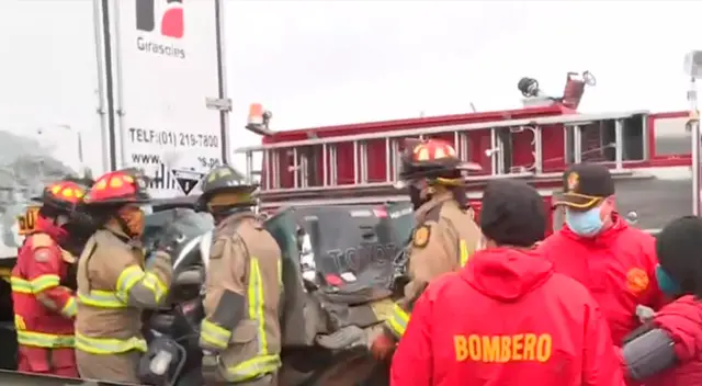El conductor quedó atrapado durante quíntuple choque de vehículos a la altura del Puente Alipio.