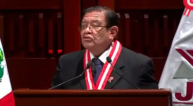 Presidente del JNE hizo entrega de credencial presidencial a Pedro Castillo.