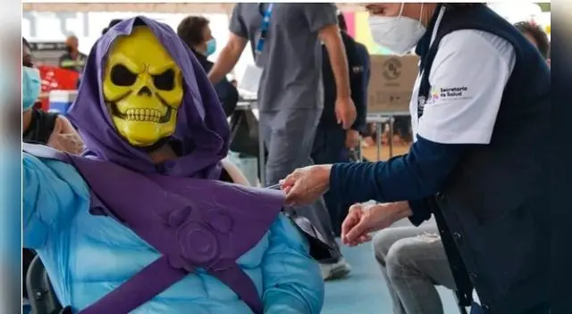 Skeletor recibiendo su dosis de inmunidad