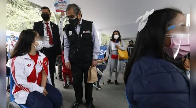 Vacunación contra la COVID-19 a adolescentes de 12 a 17 años Vacunación contra la COVID-19 a adolescentes de 12 a 17 años