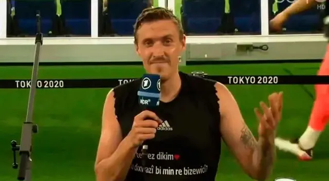 Futbolista alemán le pidió matrimonio a su novia en los JJ. OO.. Futbolista alemán le pidió matrimonio a su novia en los JJ. OO..