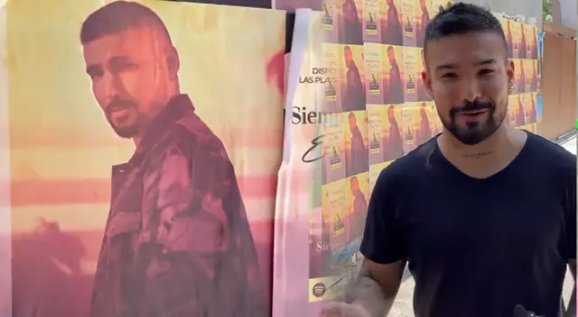 Ezio Oliva emocionado por poster suyos en México.