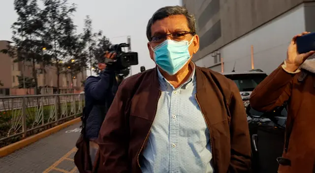 Hernando Cevallos es breve en sus declaraciones a la prensa.