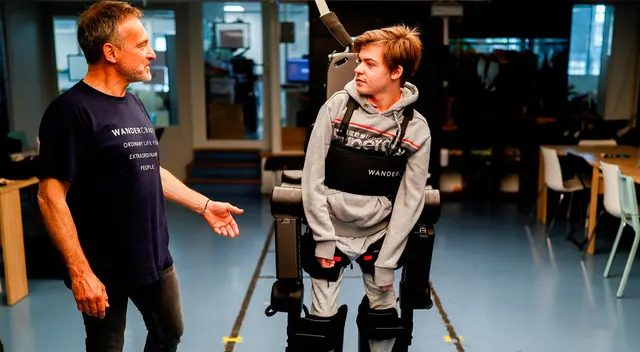 Un padre de Francia construyó un esqueleto de robot para su hijo.