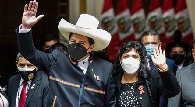 Pedro Castillo revela su nuevo traje para juramentación simbólica del 29 de julio. Pedro Castillo revela su nuevo traje para juramentación simbólica del 29 de julio.