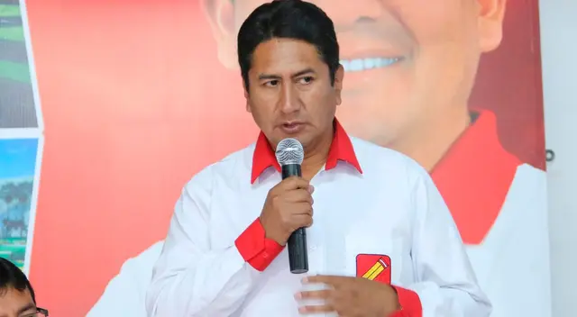 Vladimir Cerrón arremetió contra sus opositores y aseguró que existe una 'conspiración caviar' respecto a la conformación del próximo Gabinete Ministerial. Vladimir Cerrón arremetió contra sus opositores y aseguró que existe una 'conspiración caviar' respecto a la conformación del próximo Gabinete Ministerial.