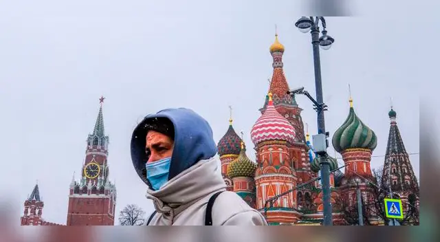 La mujer superó el COVID-19 después de 318 días de enfermedad. La mujer superó el COVID-19 después de 318 días de enfermedad.