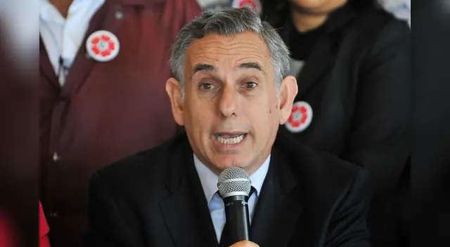 Francke juró ayer al cargo de ministro de Economía.