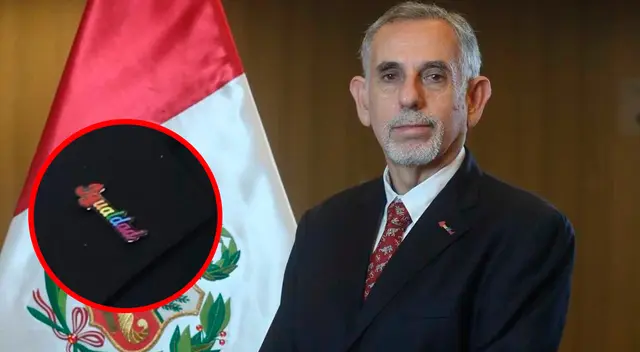 Los usuarios de Twitter destacaron que el economista llevara consigo este prendedor de valor significativo. Los usuarios de Twitter destacaron que el economista llevara consigo este prendedor de valor significativo.