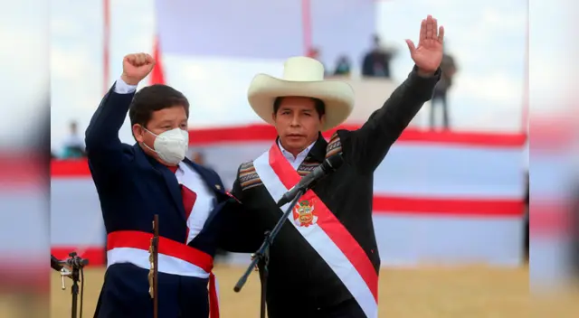 Premier y mandatario son cuestionados por no informar sus actividades.