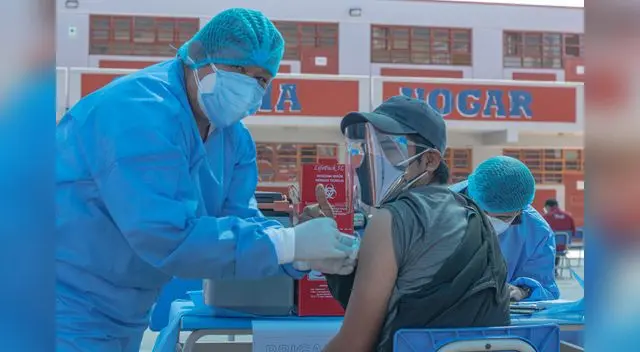 Vacunación de jóvenes en Tacna Vacunación de jóvenes en Tacna