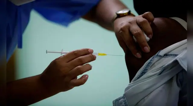 Las reinfecciones por COVID-19 entre los no vacunados son dos veces más probables.