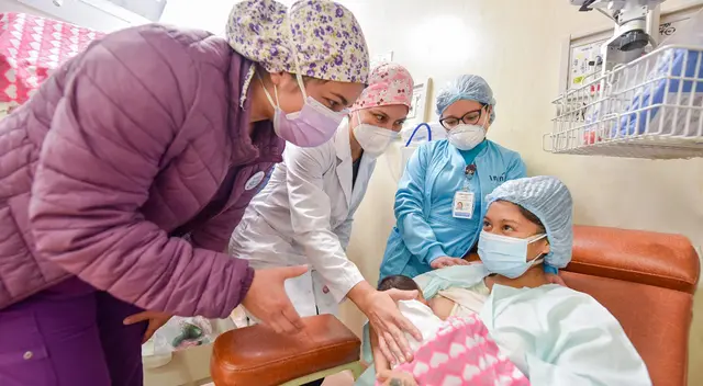 "Papás lecheros" llevaban leche materna para sus hijos hospitalizados.