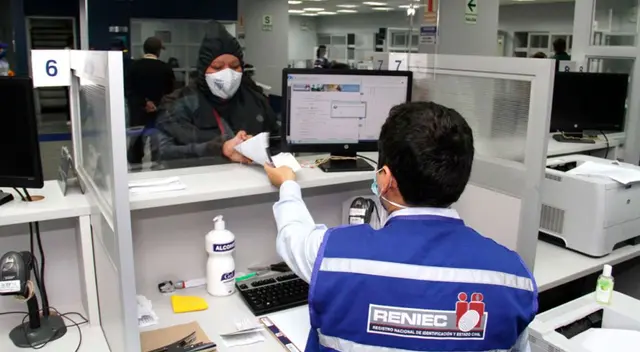 El recojo del DNI en el Reniec debe ser presencial. El recojo del DNI en el Reniec debe ser presencial.